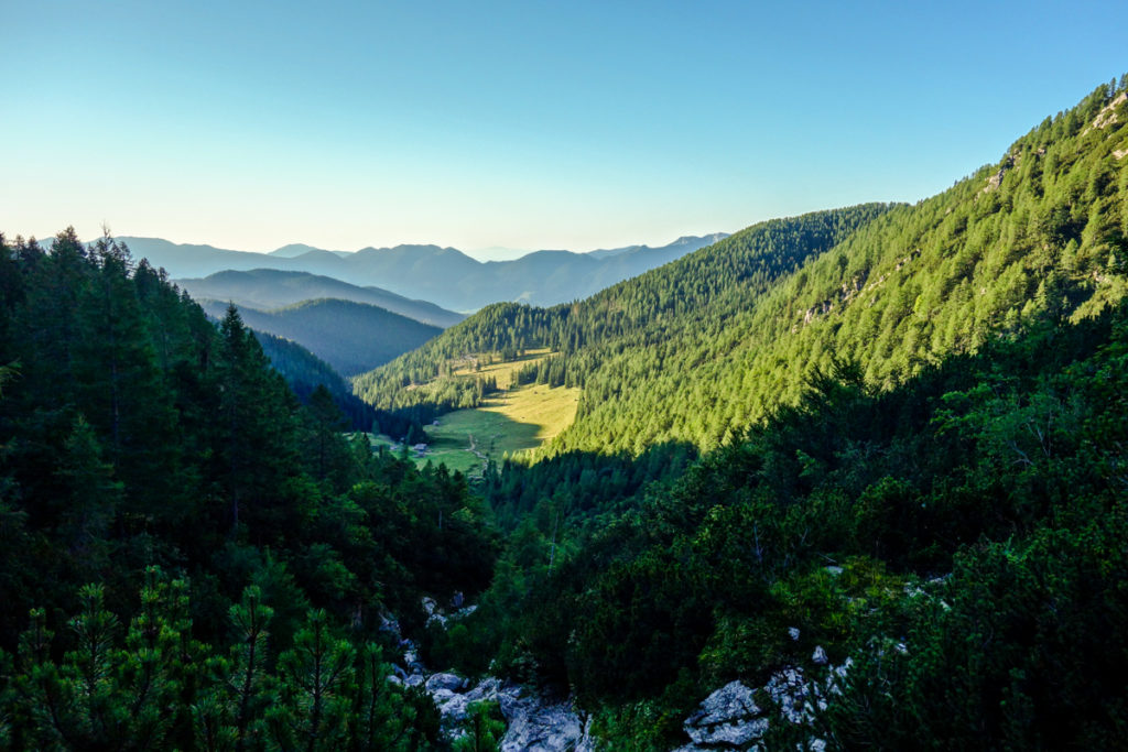 Blick in die morgendliche Bergwelt