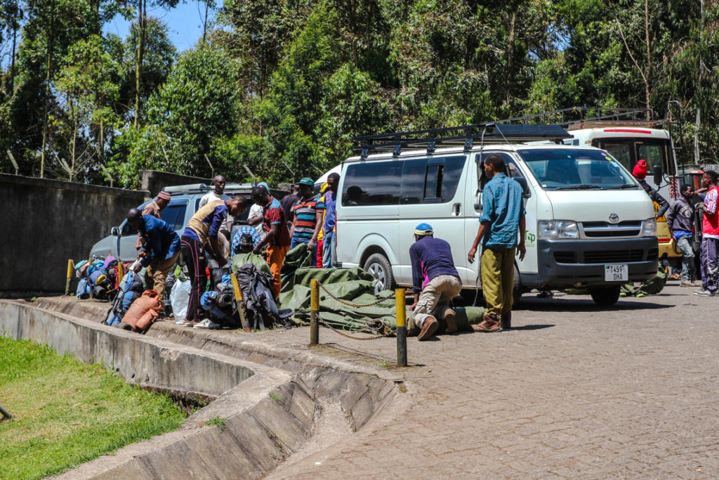 Start am Machame Gate auf 1.828m