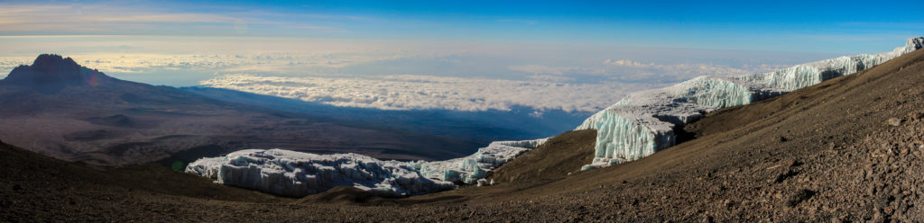 Gletscher am Uhuru Peak mit Mawenzi links