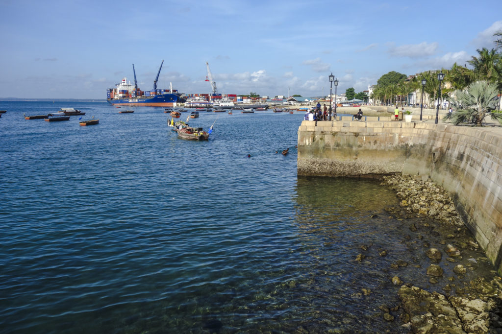 Blick auf den Hafen von Stone Town