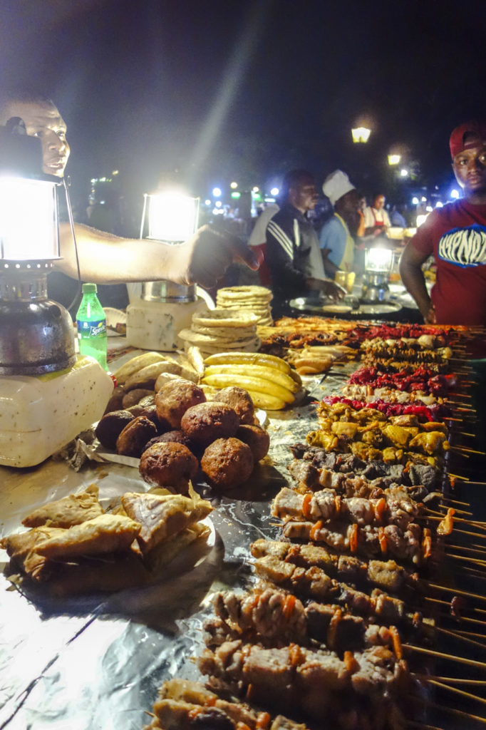 Nachtmarkt in den Forodhani Gardens
