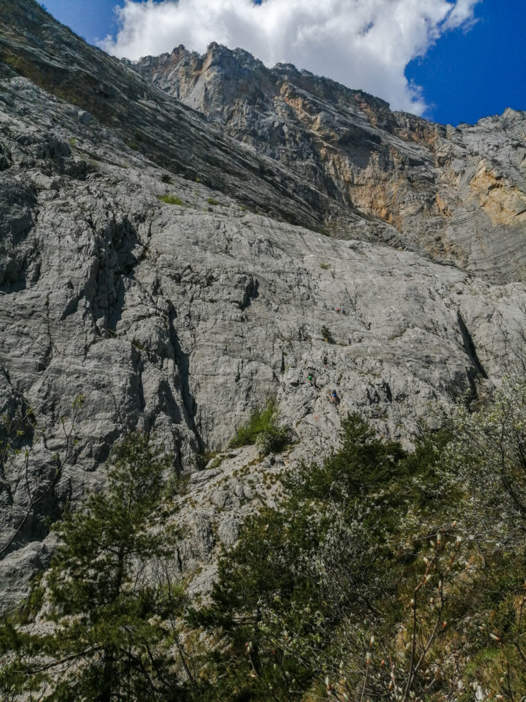 Blick auf den Rest der hohen Wand des Monte Casale