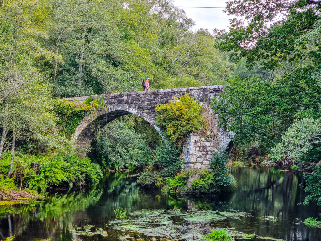 Alte Brücke über den Rio Parga
