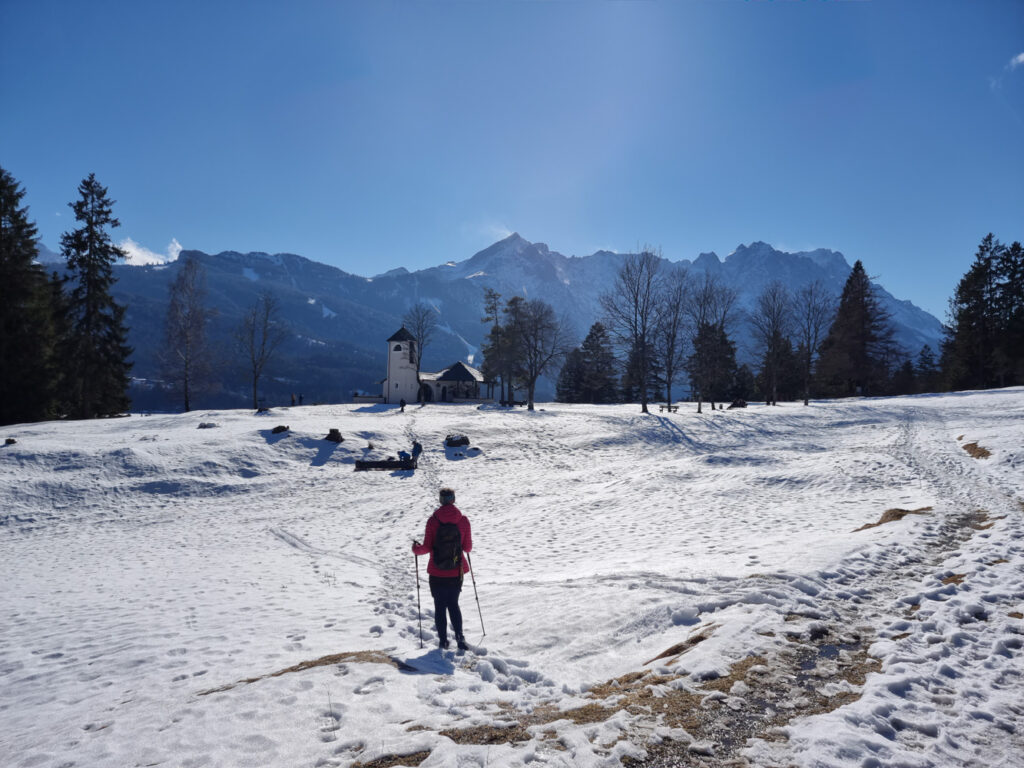 Kriegergedächtniskapelle Garmisch mit Zugspitzblick