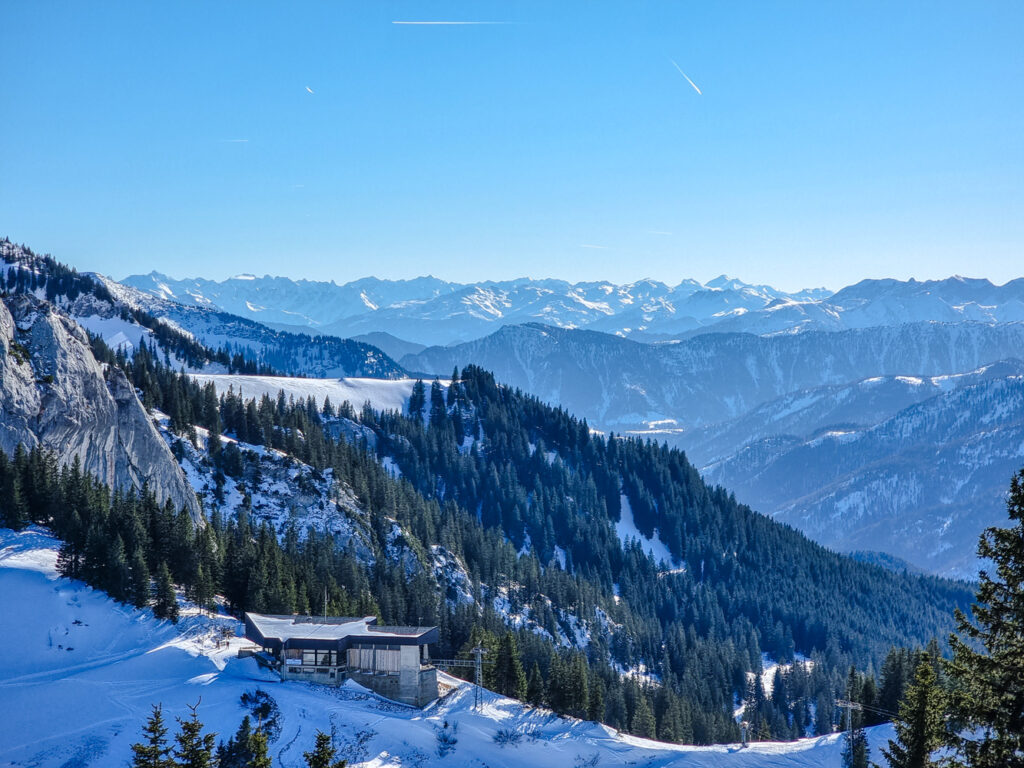 Blick aufs die Bergstation der Taubensteinbahn
