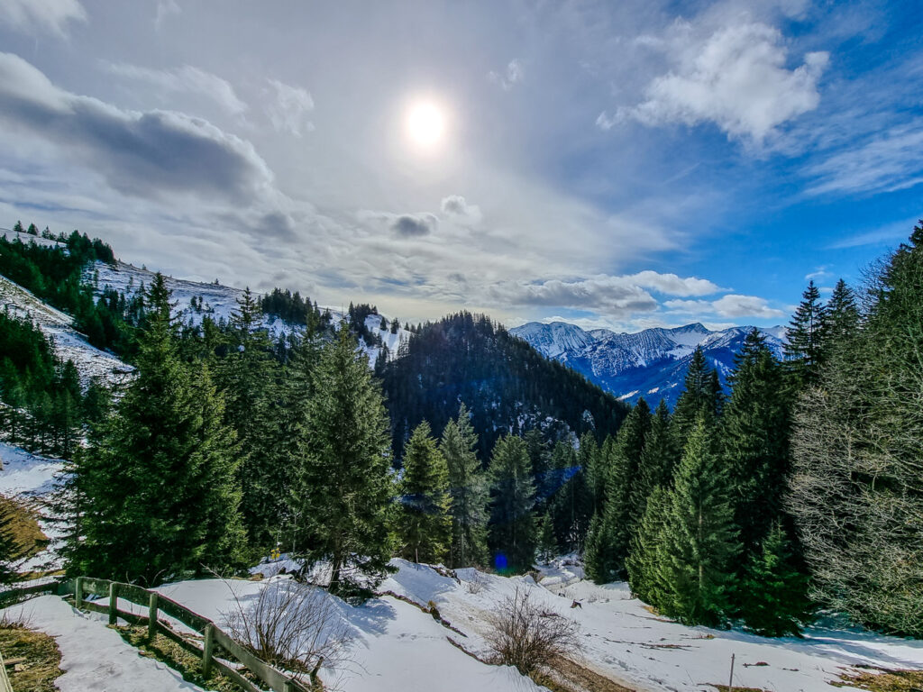 Blick von der Kesselalm auf Hochmiesing und Aiplspitz