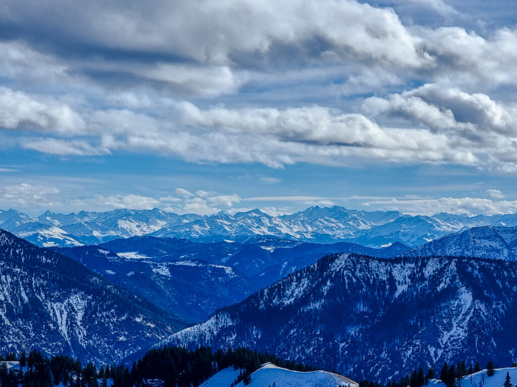Blick zum Seebergkopf und in die Zillertaler Alpen