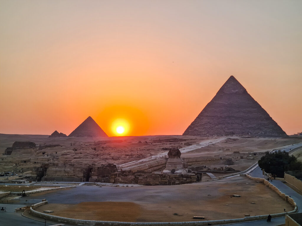 Sonnenuntergang über den Pyramiden