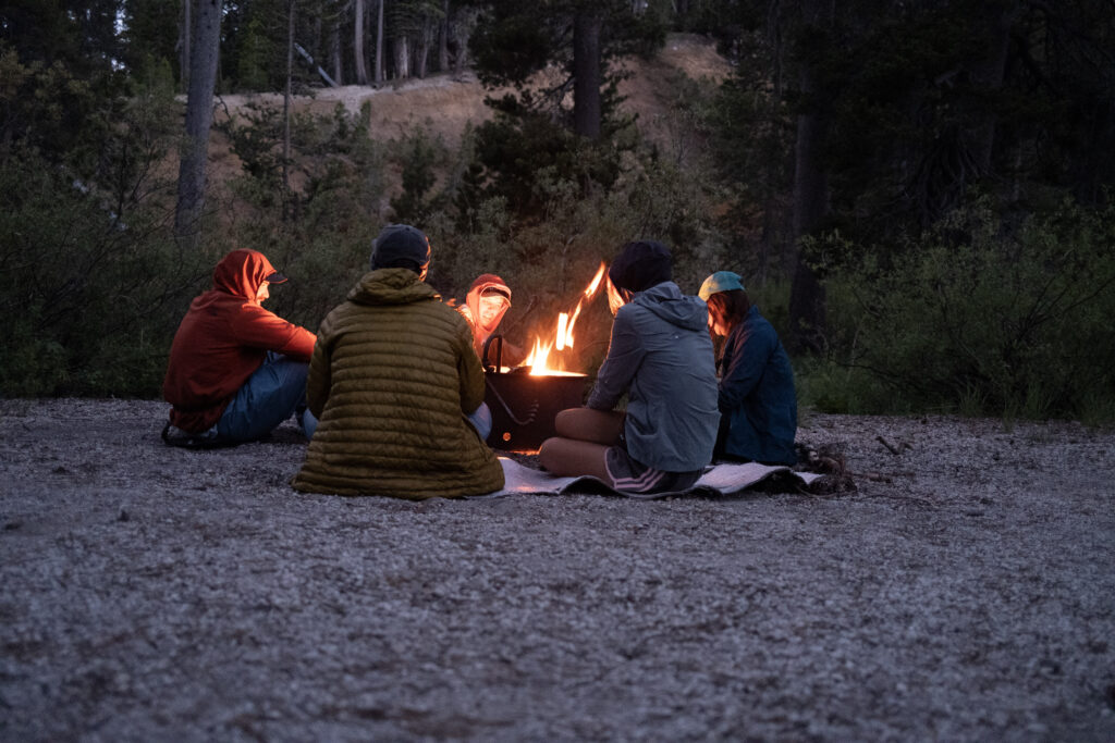 Abends am Lagerfeuer