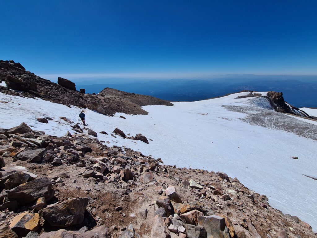 Einziges Schneefeld auf dem Weg zum Mount Shasta
