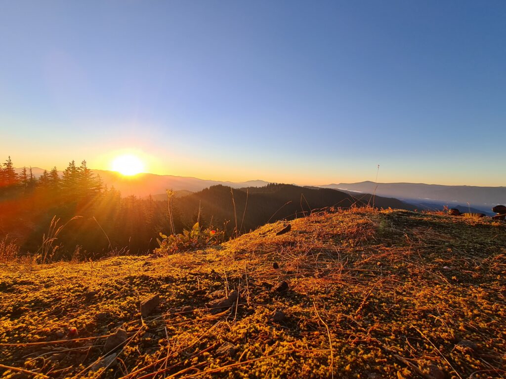 Sonnenaufgang am Zeltplatz