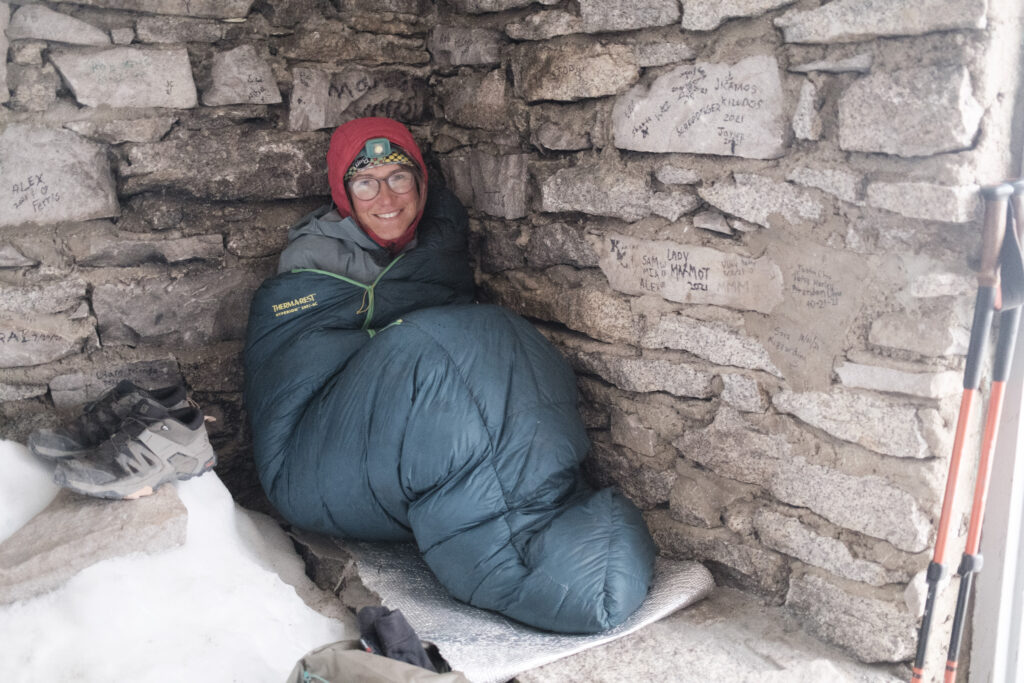 Versuch mich in der Hütte aufzuwärmen