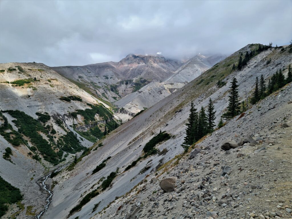 Mount Hood in den Wolken