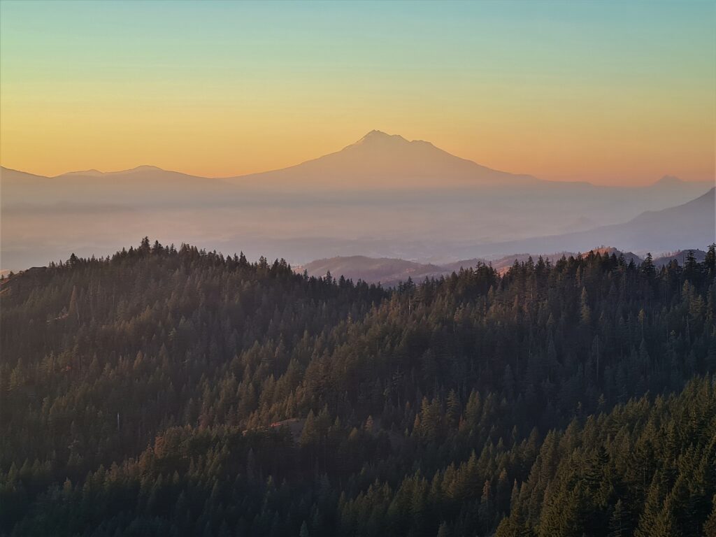 Sonnenaufgang am Mount Shasta