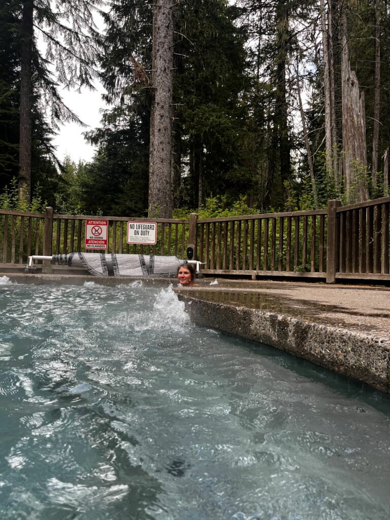 Dank unserer Mitfahrgelegenheit dürfen wir kostenfrei einen Hotpool nutzen