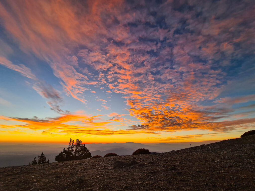 Sonnenaufgang am Gipfel von Mount Baldy
