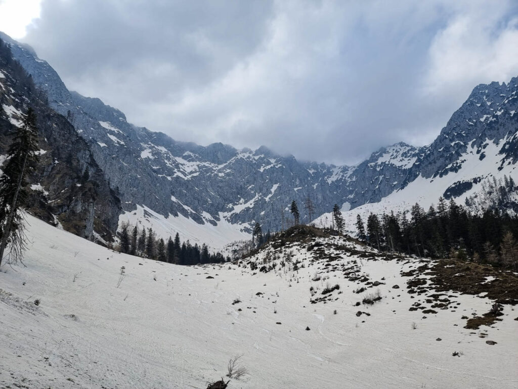 Blick ins Winkelkar und zur Pyramidenspitze