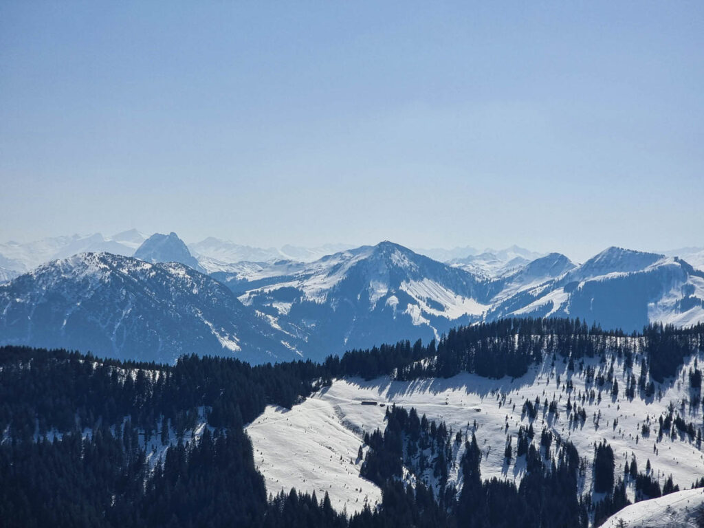 Ausblick vom Hartkaiser Richtung Großvenediger und Großer Rettenstein (links)