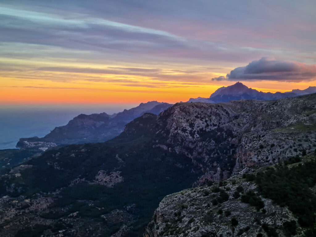 Puig Major, höchster Berg Mallorcas, im Sonnenaufgang