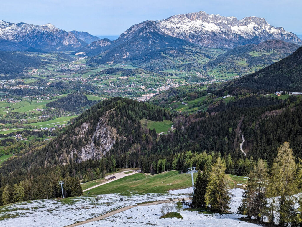 Blick ins Tal von Berchtesgaden und dem Berchtesgadener Hochthron