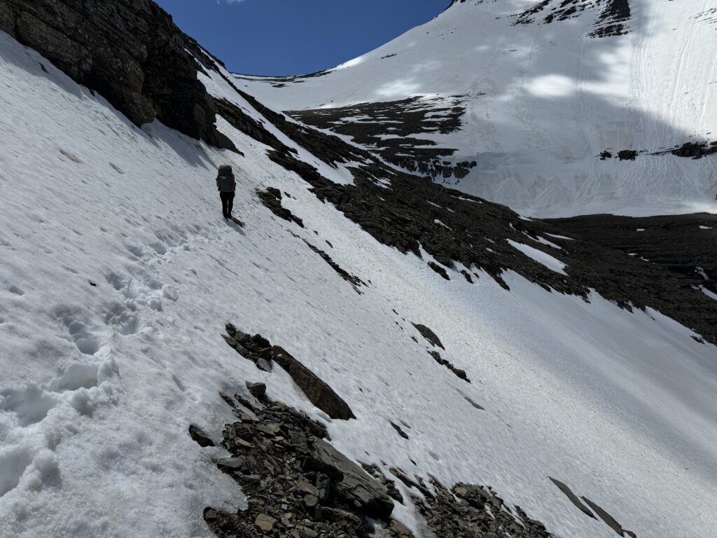 Heikle Schneetraverse am Piegan Pass