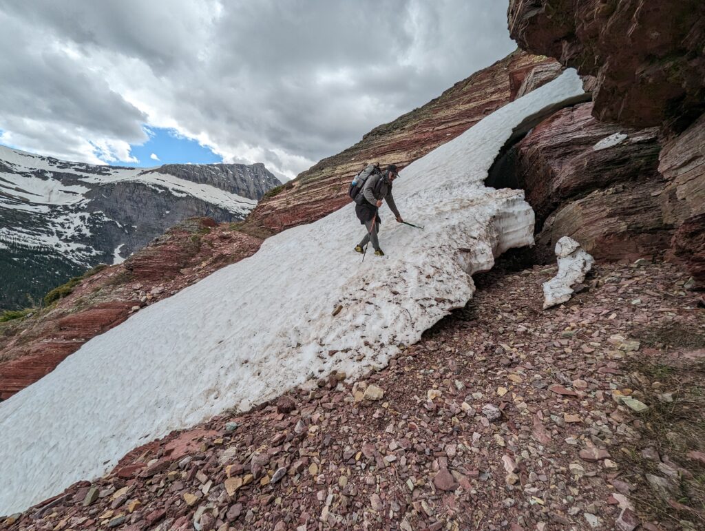 Instabile Schneebrücken auf der anderen Seite vom Triple Divide Pass
