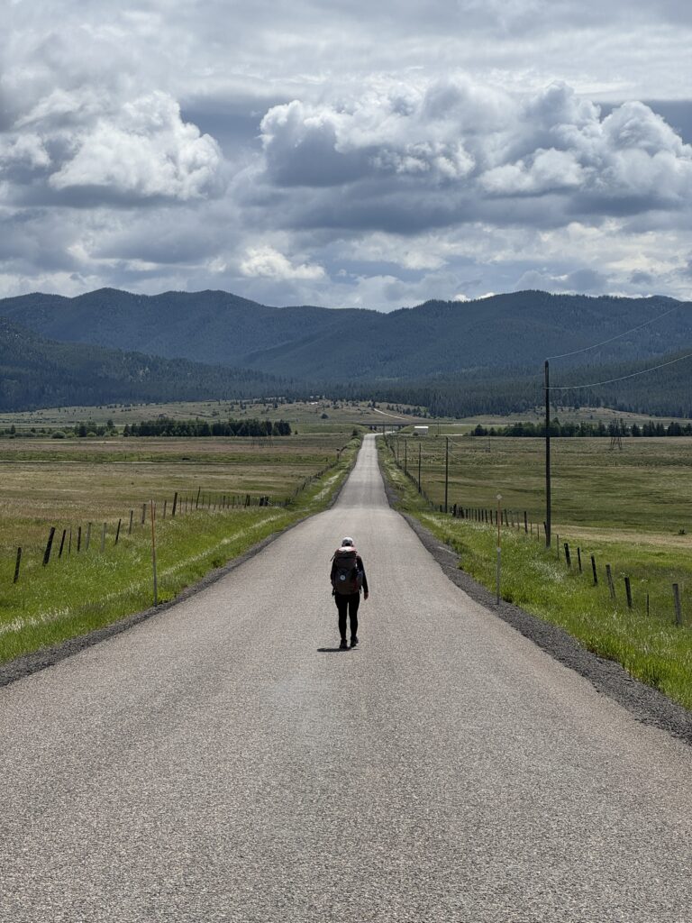 Kurzer Road Walk zum Highway