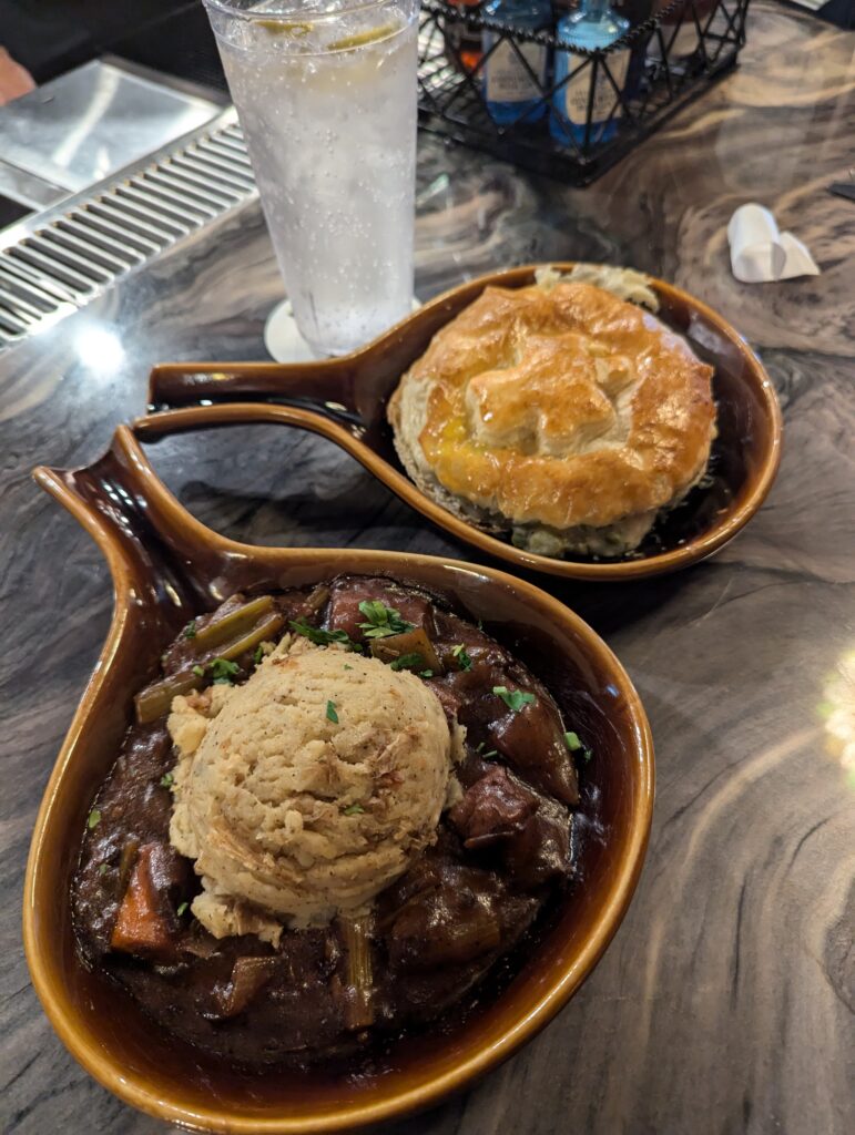 Beef Stew und Chicken Pot Pie im Irish Pub