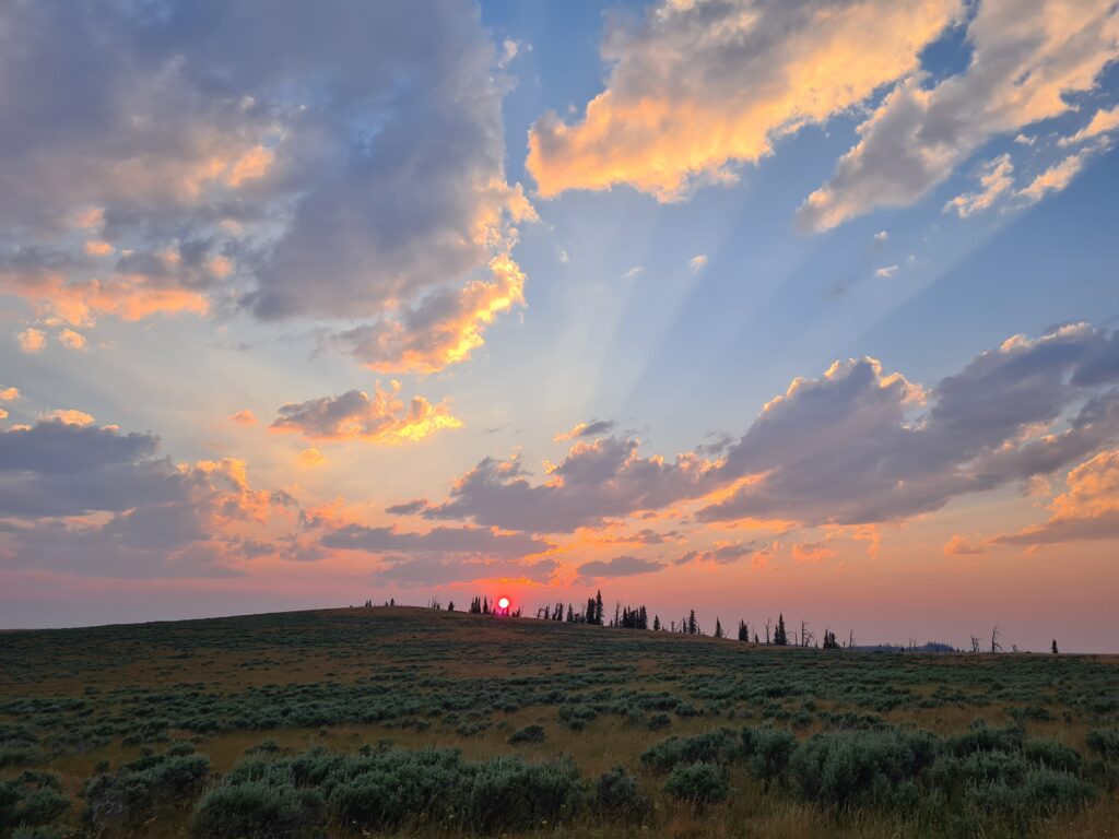 Spektakulärer Sonnenuntergang nach dem Sturm