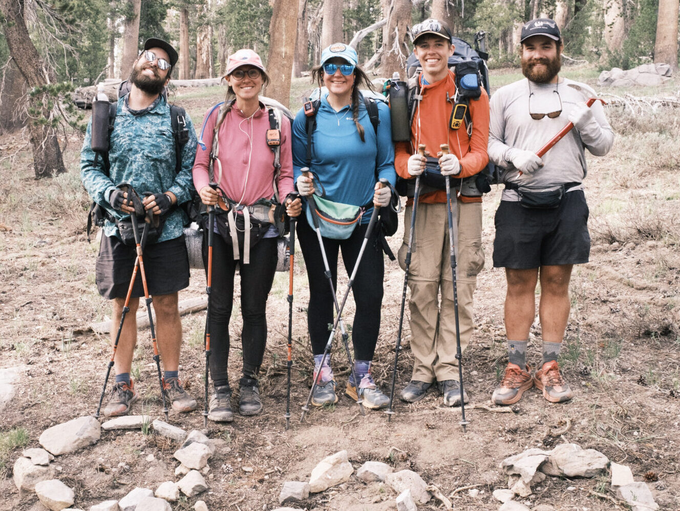 Schuhwerk auf dem PCT von links nach rechts: Altra Timp, Salomon X-Ultra, Altra Olympus, Topo Athletic Trailventure, Hoka Speedgoat