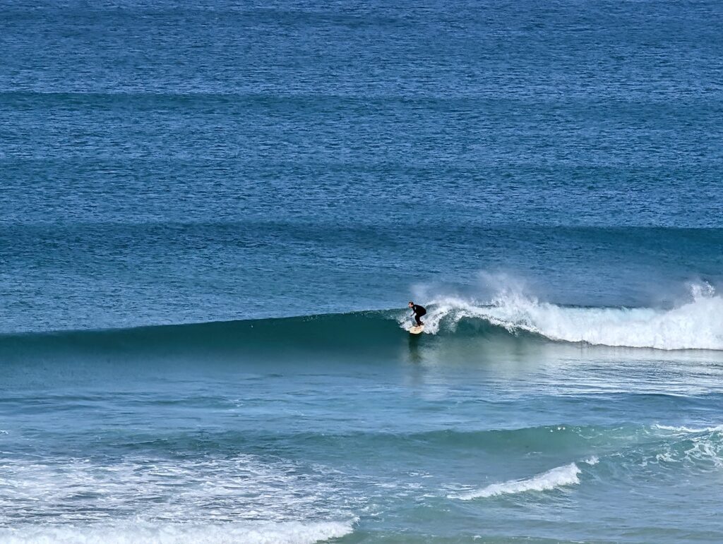 Ich beobachte Surfer vom Wegesrand