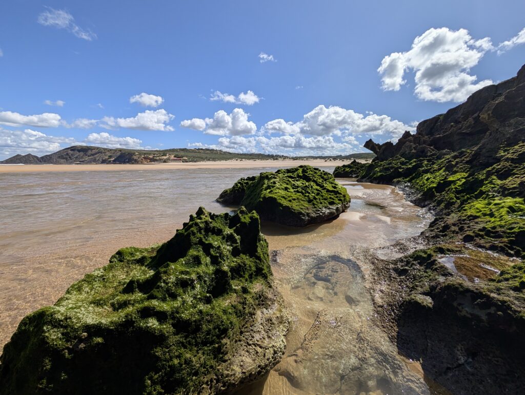 Flussüberquerung um die Stadt Aljezur zu überspringen