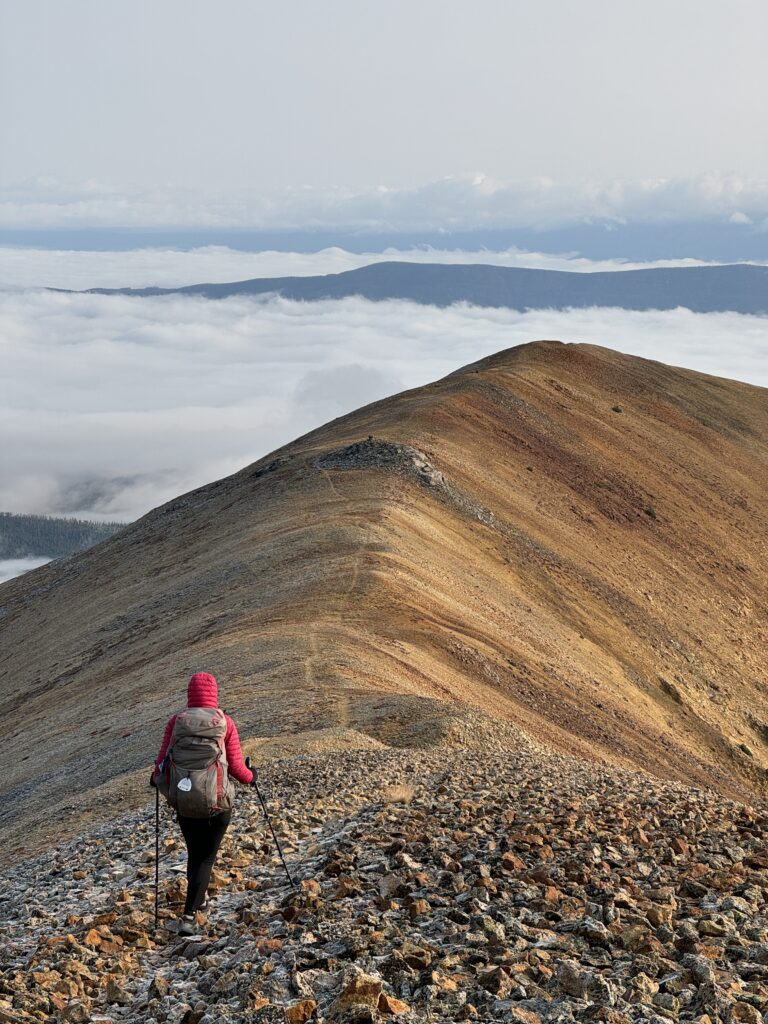 Der Abstieg vom Parkview Mountain erinnert mich an die Rainbow Mountains in Peru