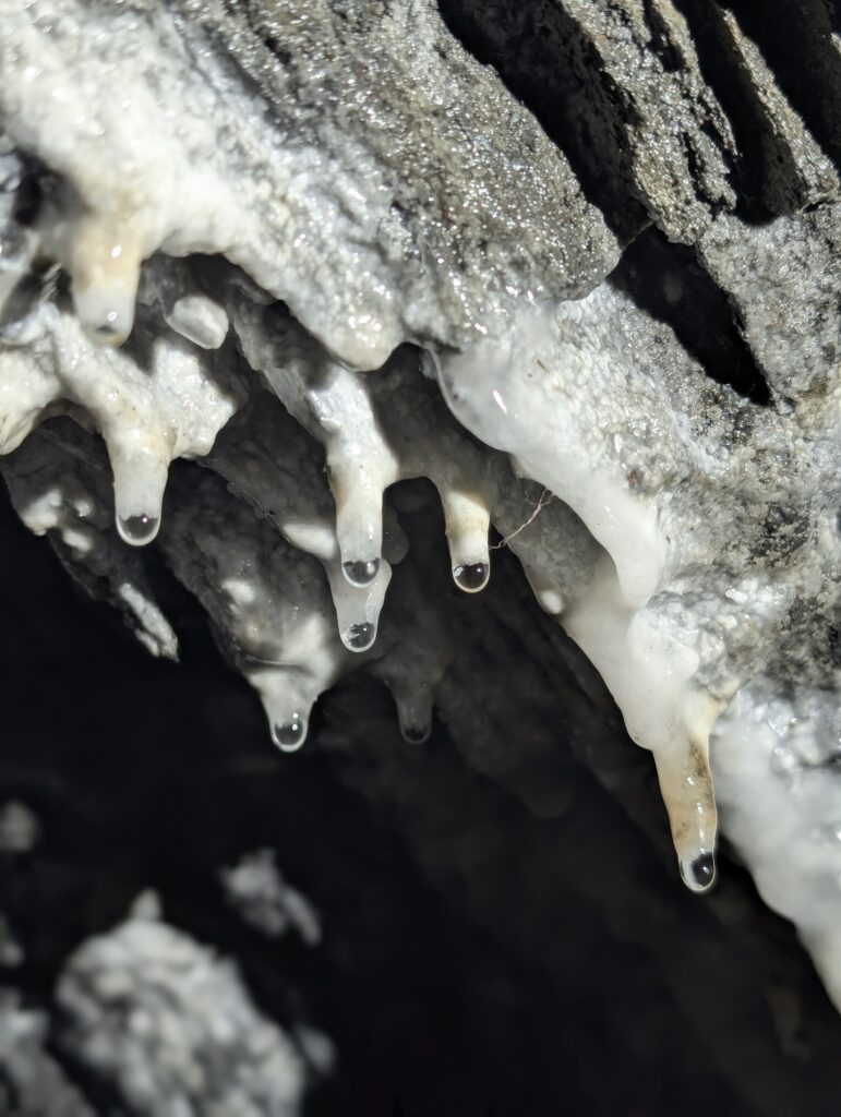 Höhle auf dem nach Champex-Lac