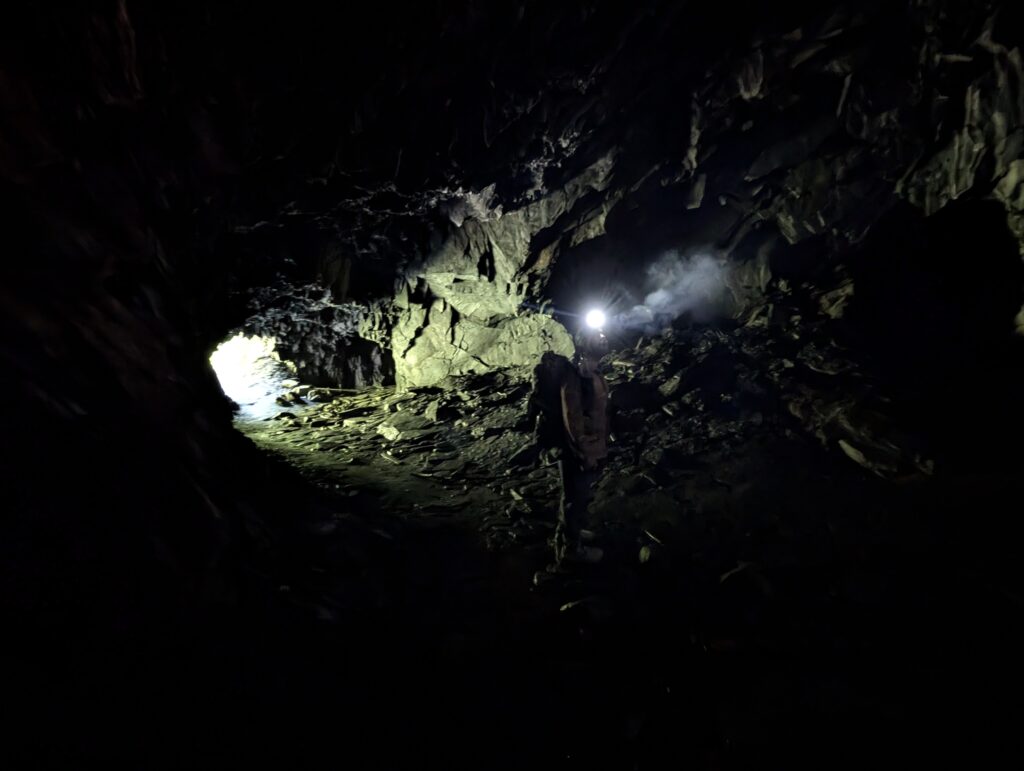 Höhle auf dem nach Champex-Lac