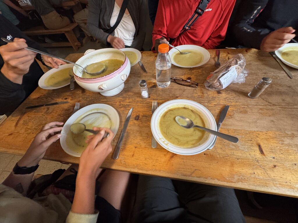 Abendessen im Refuge des Oulettes de Gaube