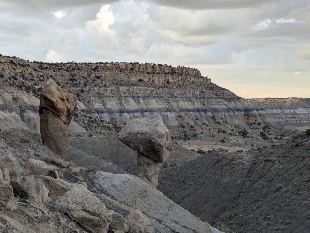 Hoodoos in der Wüste New Mexicos