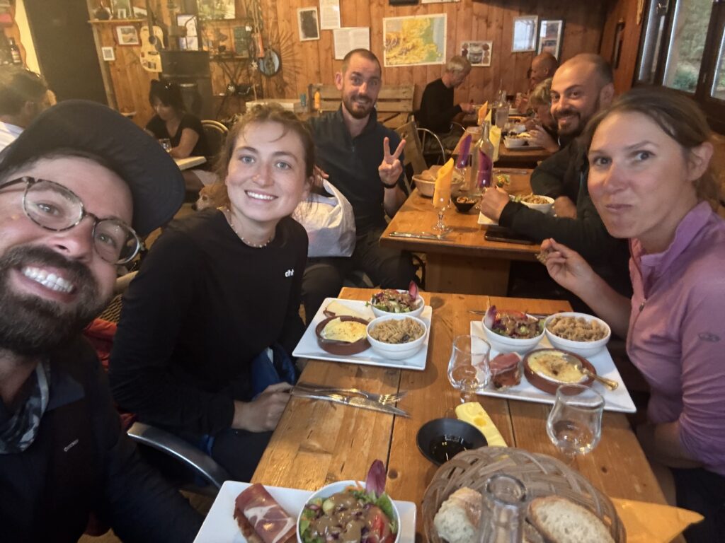 Abendessen mit Cordelia im Chalet de l’Albèr