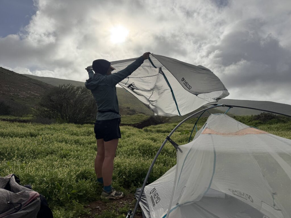 Nach einer regenreichen Nacht ist unser Zelt nass