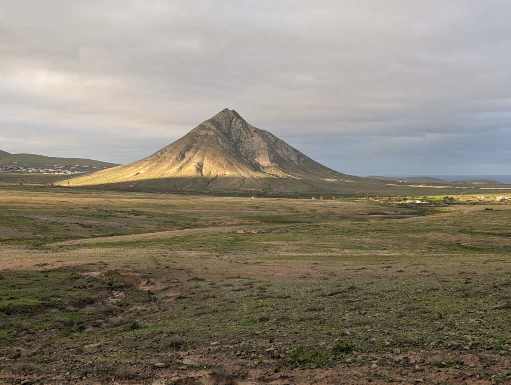 Montaña de Tindaya im Morgenlicht