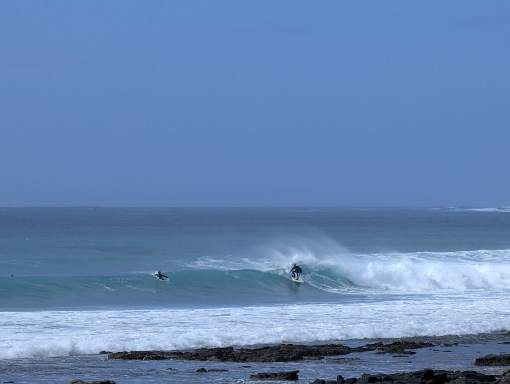 Surfer an der Küste der Jandía Halbinsel