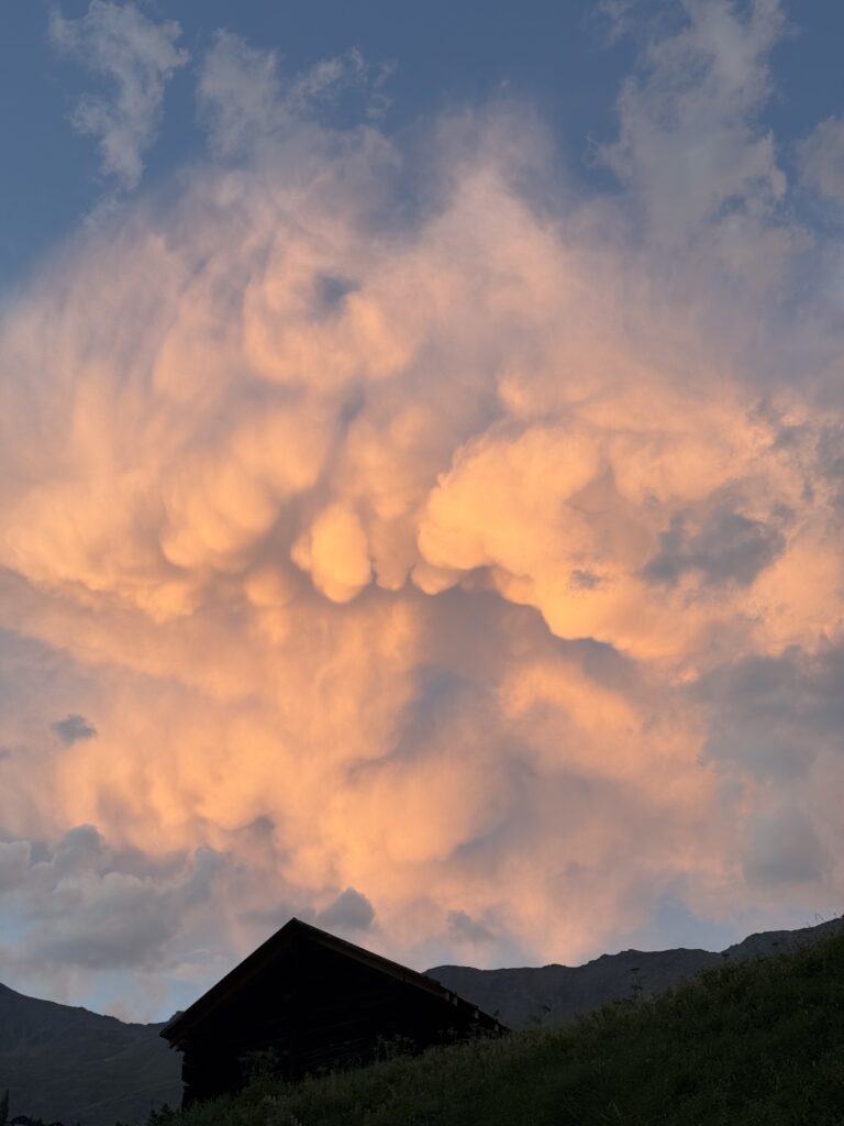 Abendhimmel über Les Haudères