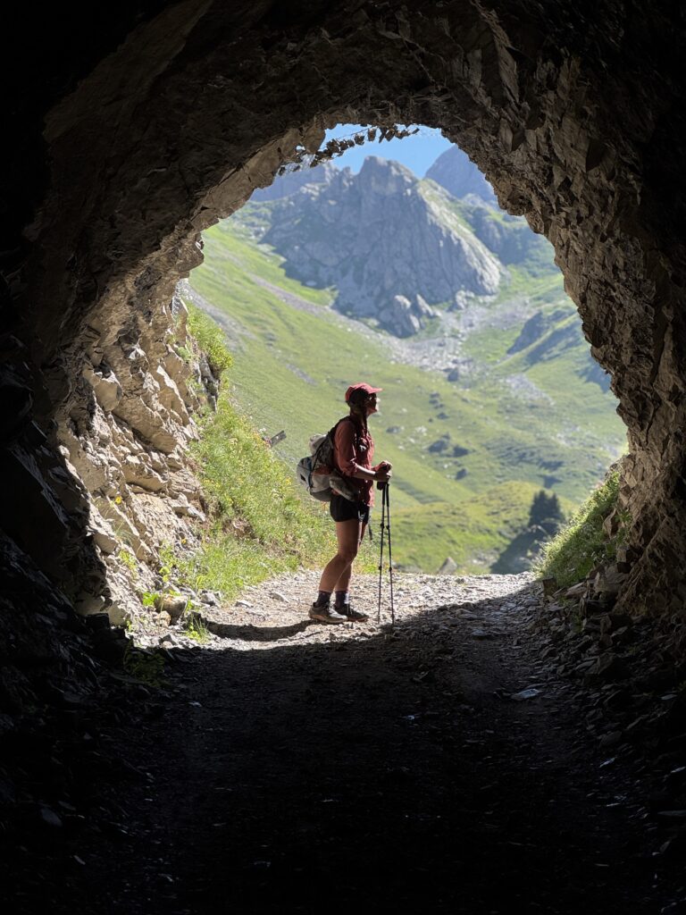Tunnel zur Alpe Ijes
