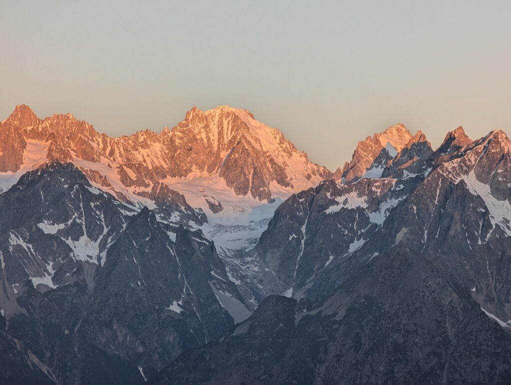 Morgendlicher Blick auf das Mont Blanc Massiv