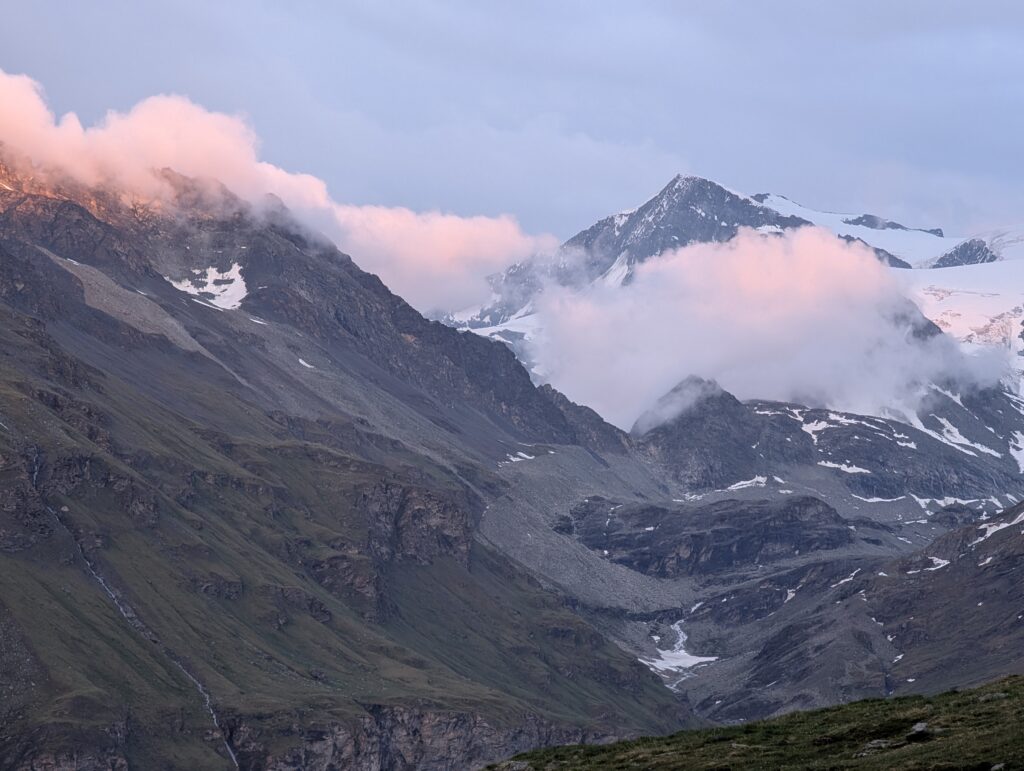 Abendleuchten in den Bergen