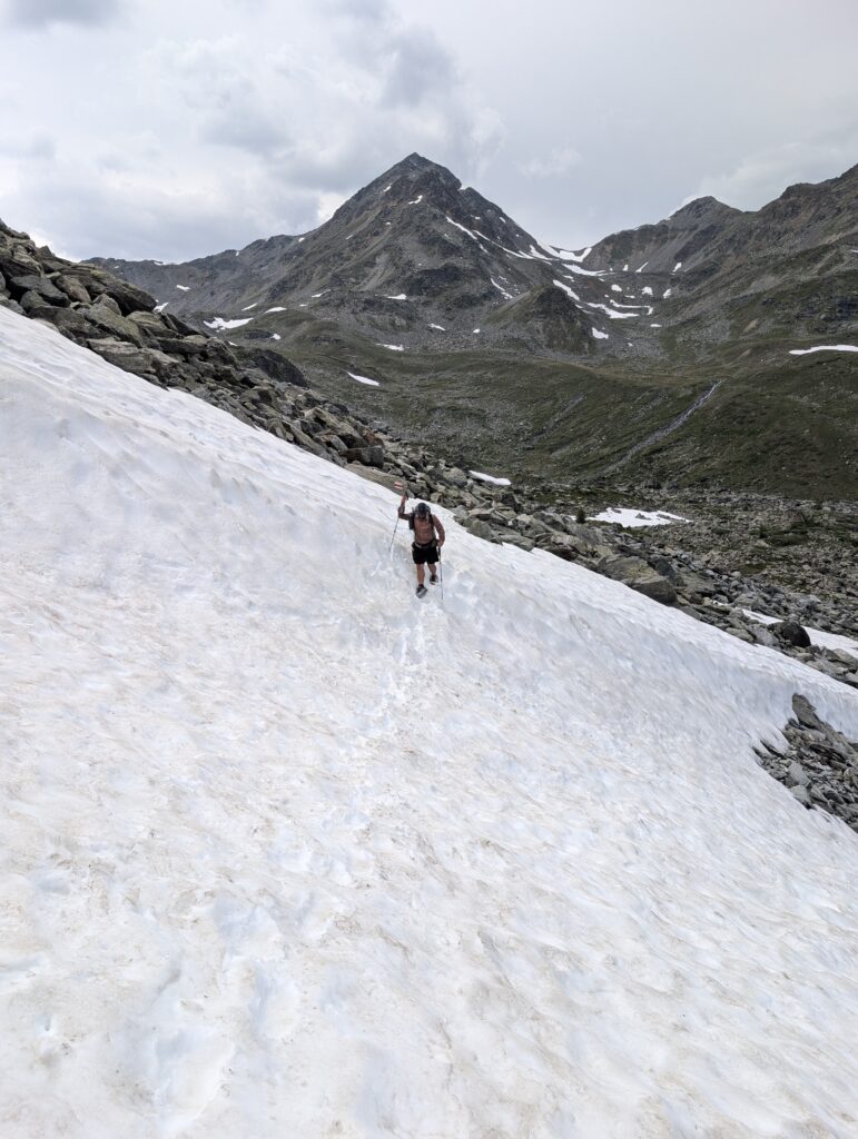 Schneetraversen auf dem Höhenweg zum Mattertal