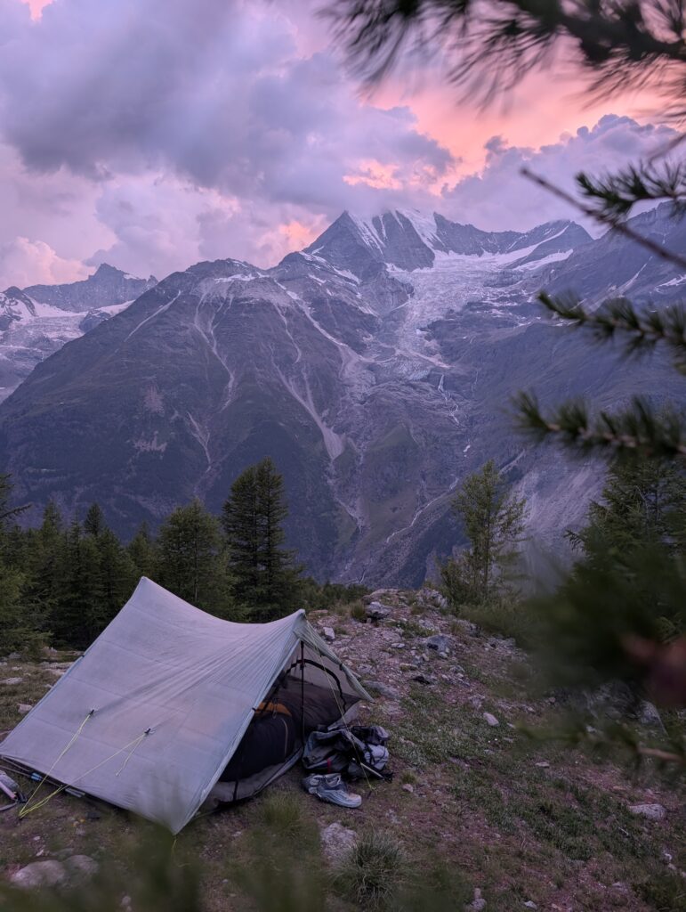 Zeltplatz mit Aussicht auf das Weisshorn