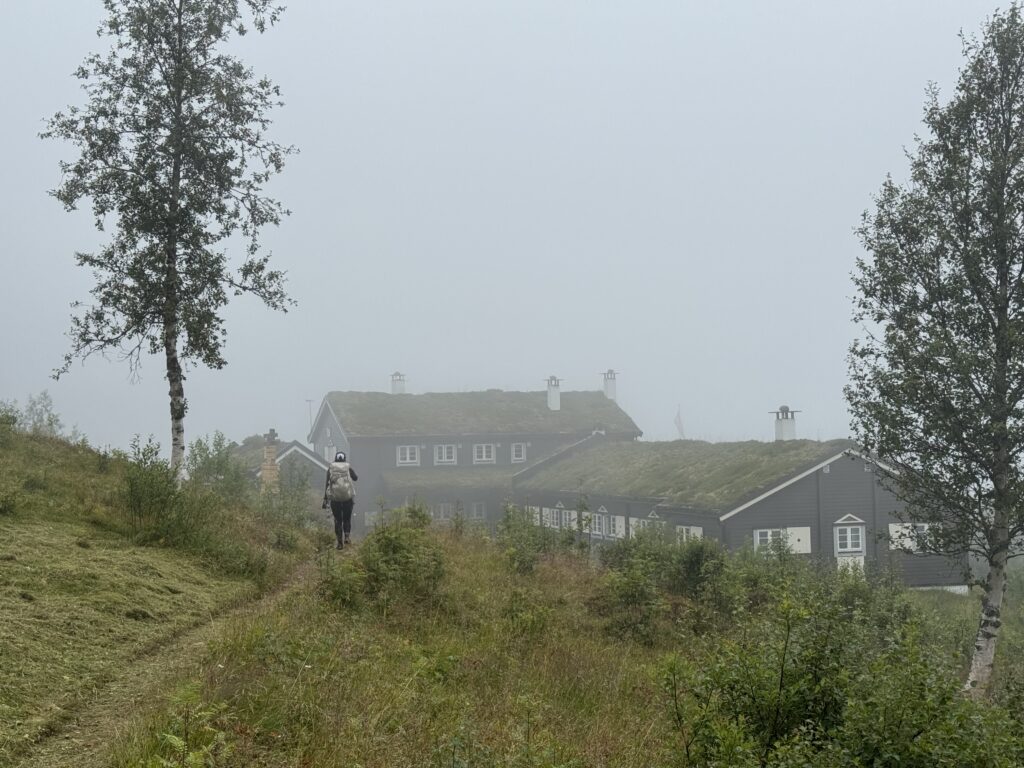 Ankunft an der Skogadalsbøen Hütte