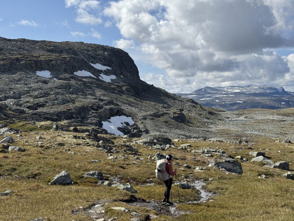 Abstieg ins Rossdalen Tal