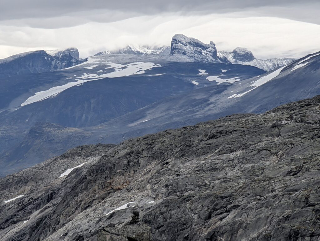 Blick auf die hohen Berge von Jotunheimen National Park